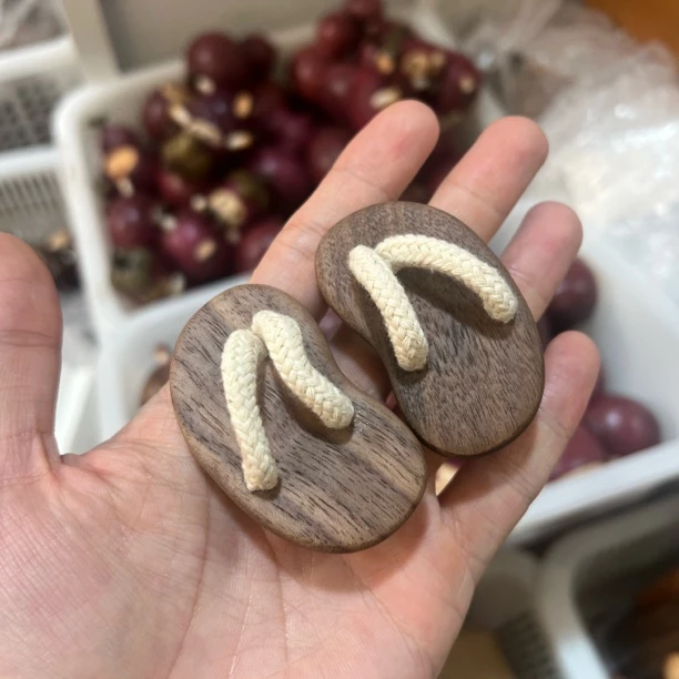 由物喜/纯手工把玩雕刻小人拖摆件创意树桩全手工老料发夹工艺品