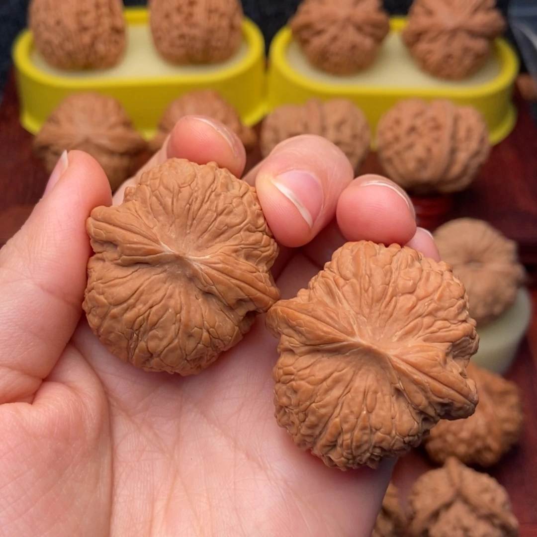 把件文玩核桃顔**志37红皮血麒麟