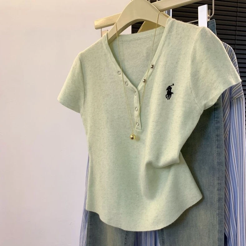 加宽加大码法式V领短袖T恤女夏新款半开领休闲百搭显瘦遮肉上衣