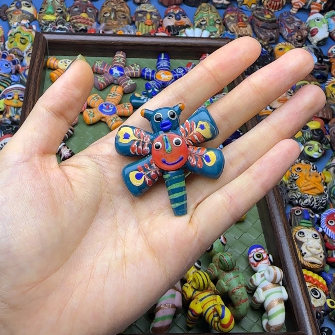 琉璃非金属大蝴蝶一个