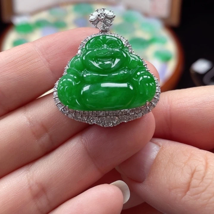 颈饰18K金镶嵌翡翠佛