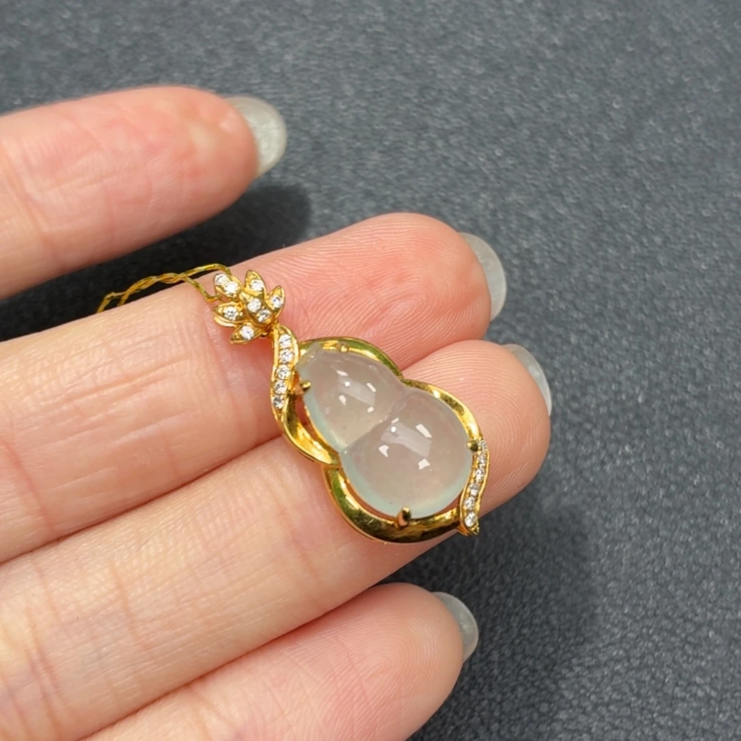 翡翠18K金镶嵌颈饰