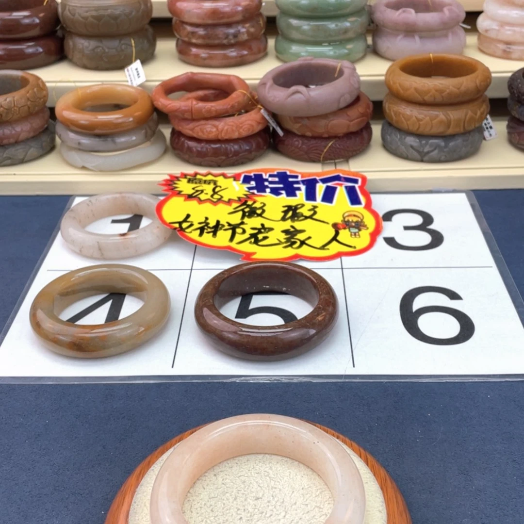 【闪购商品】石英质玉手镯未镶嵌余***?