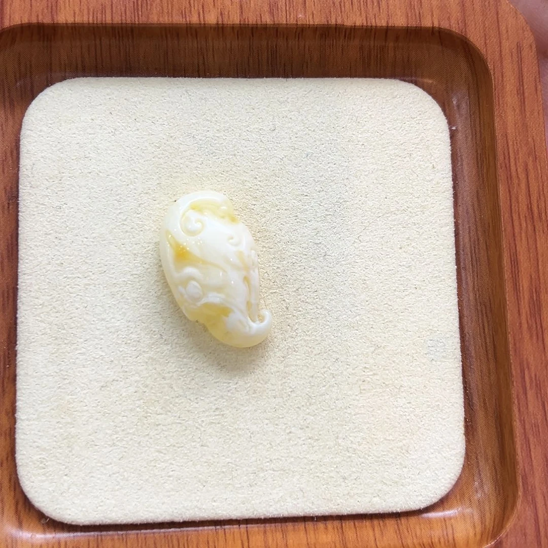 蜜蜡未镶嵌珠宝奇石