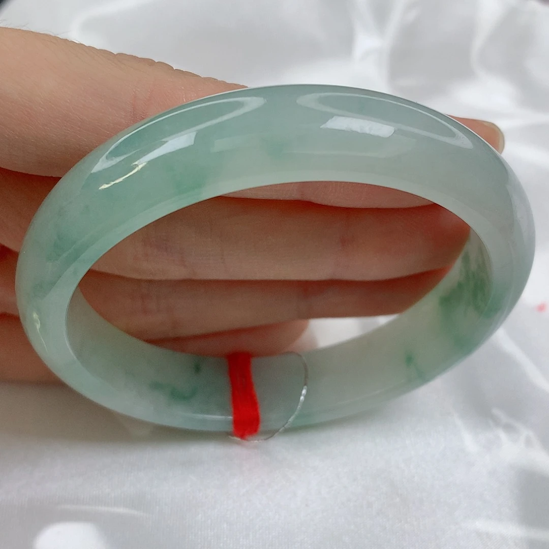 未镶嵌手镯翡翠54.3贵妃，淡绿清透小飘花，细纹，07