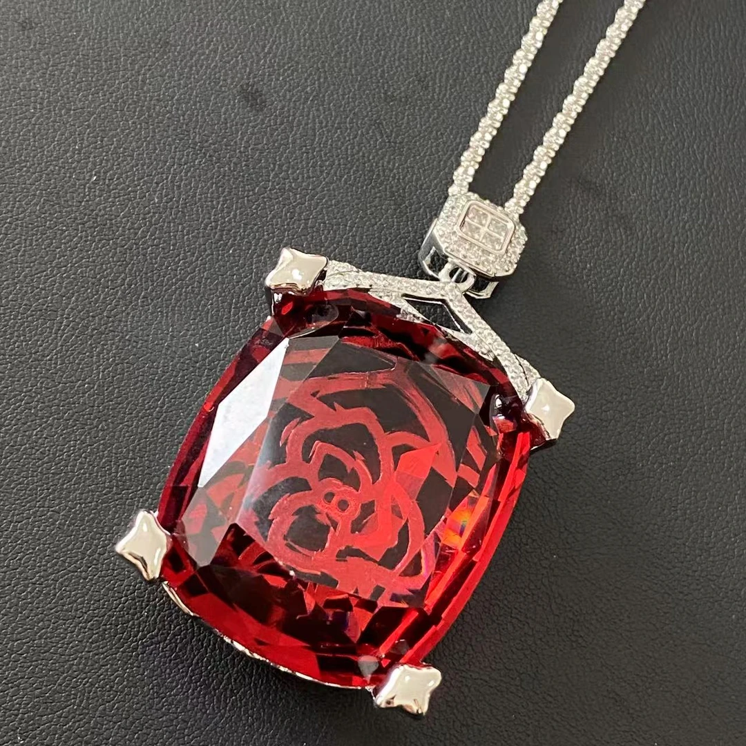 【南非定制】经典高级轻奢大气百搭吊坠  Aj81355