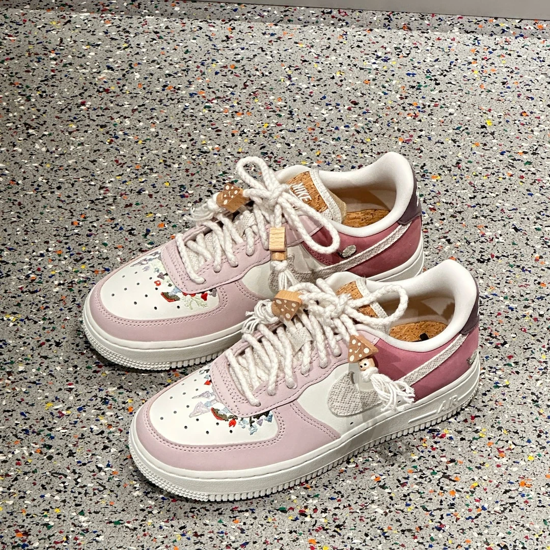 NIKE耐克女子WMNS AIR FORCE 1 '07 LX时尚运动休闲鞋IB8874-111