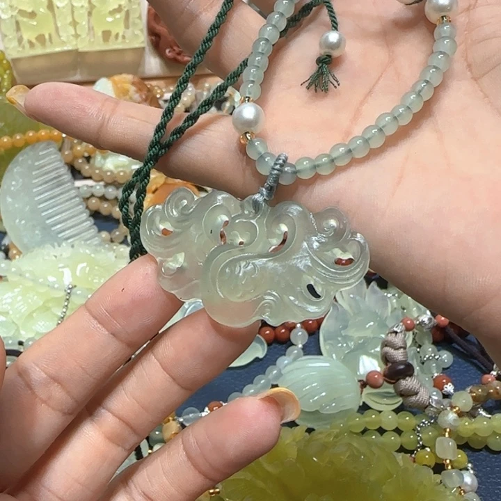 合金蛇纹石玉吊坠