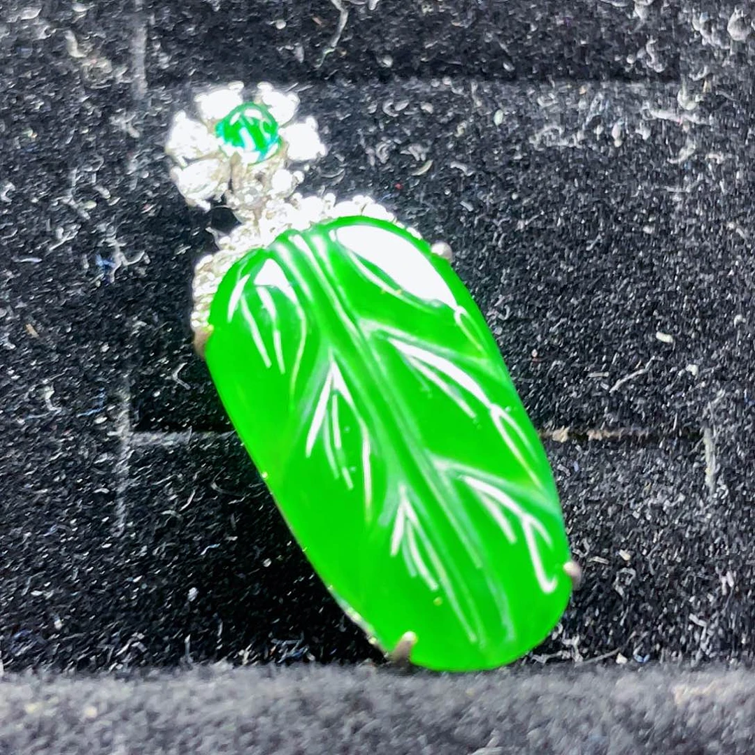 翡翠未镶嵌颈饰377