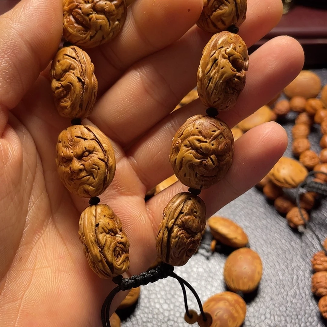 大桃核雕刻瑕疵恶僧