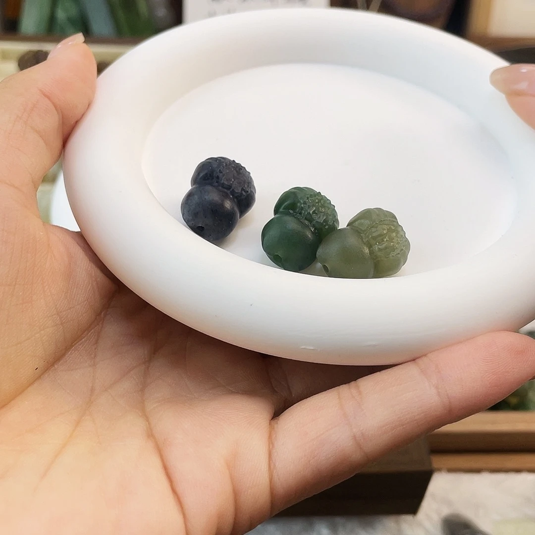 和田玉未镶嵌颈饰福*