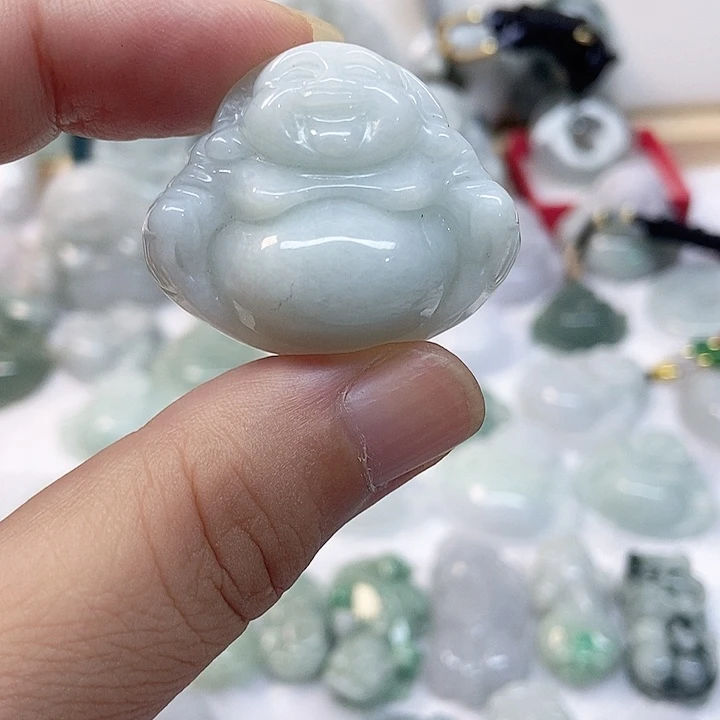 翡翠未镶嵌颈饰佛公