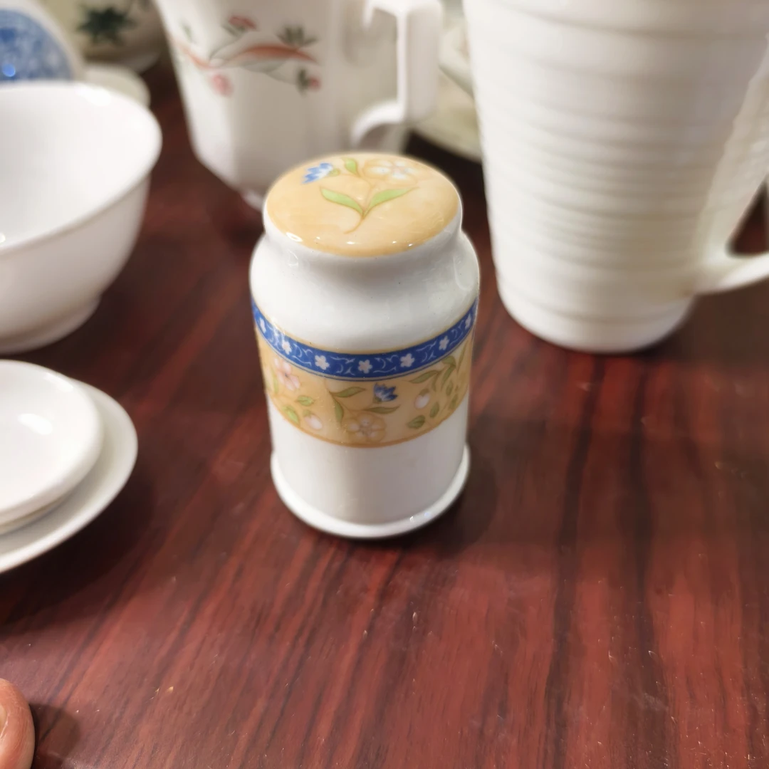 陶瓷 国营二厂白玫底标牙签桶（黄色花）  2个