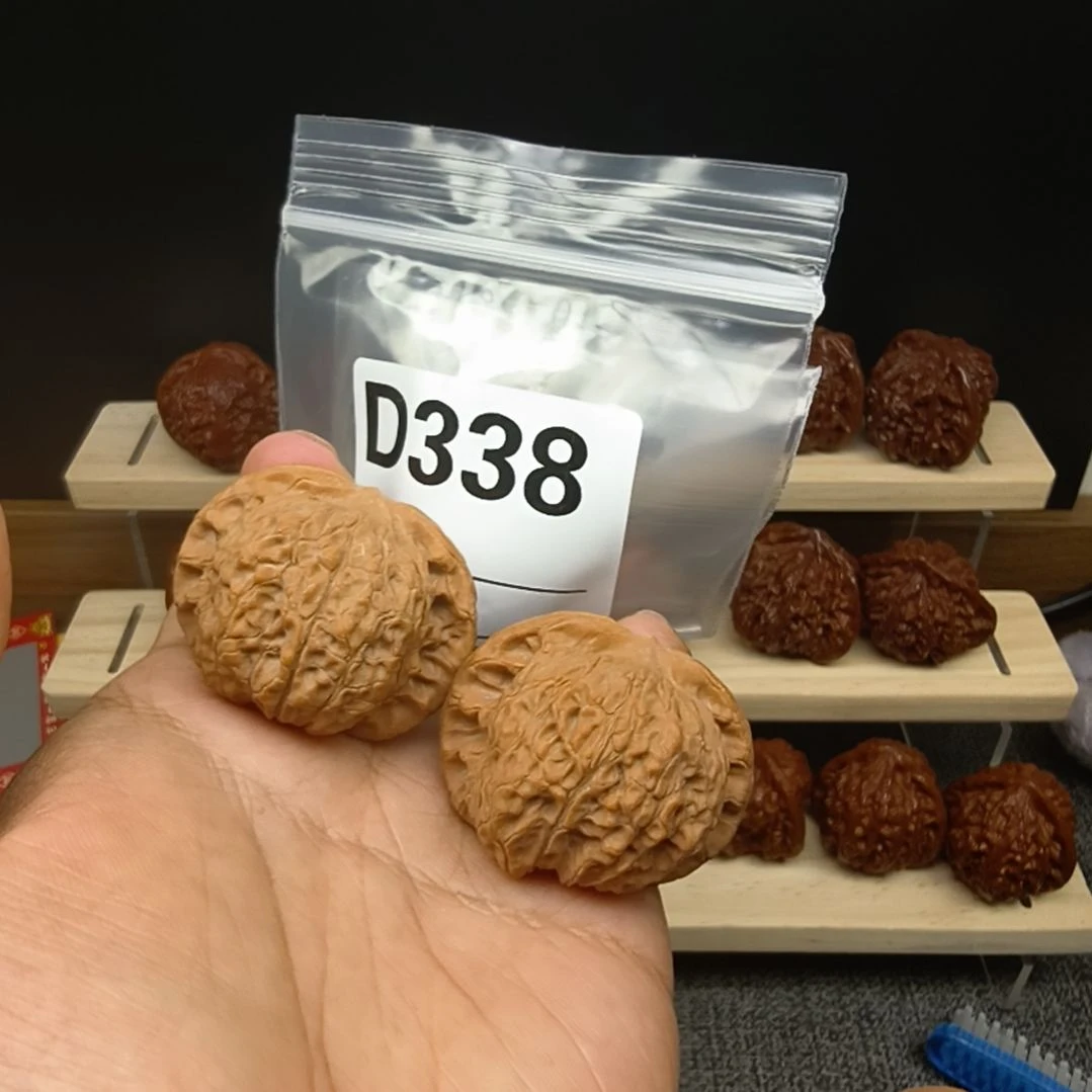 文玩核桃把件41血麒麟