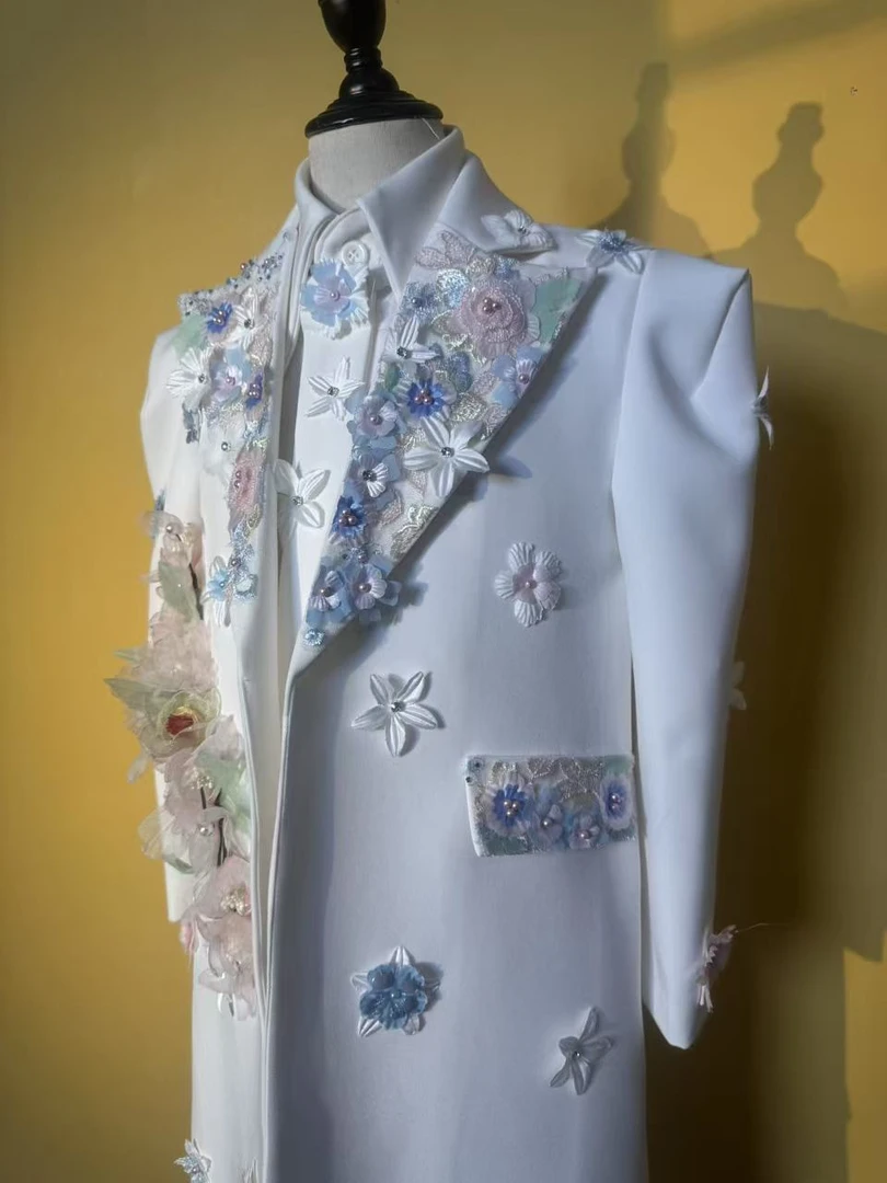 大白装饰潮服多巴胺潮服模特走秀潮服时尚