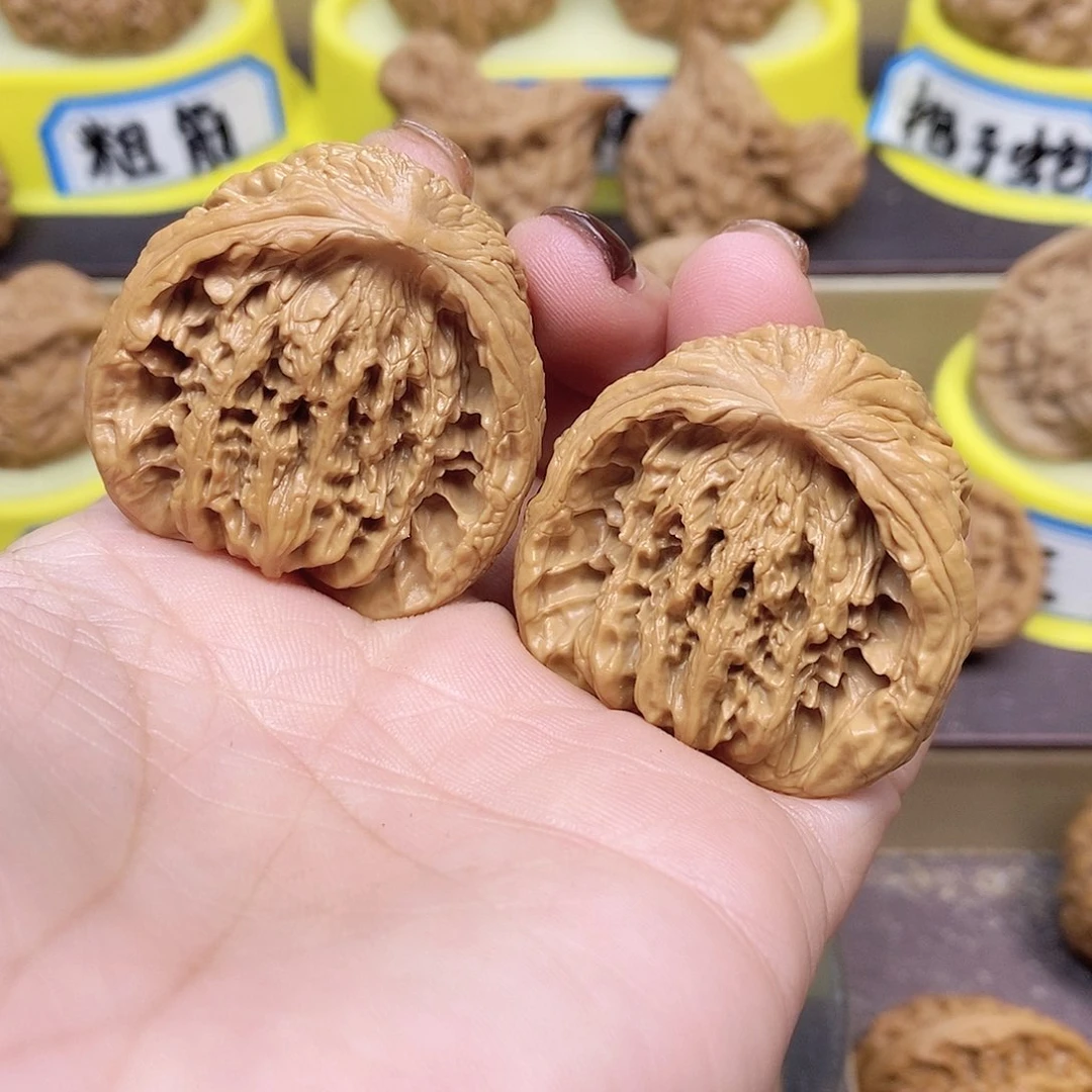 文玩核桃吊坠虎头