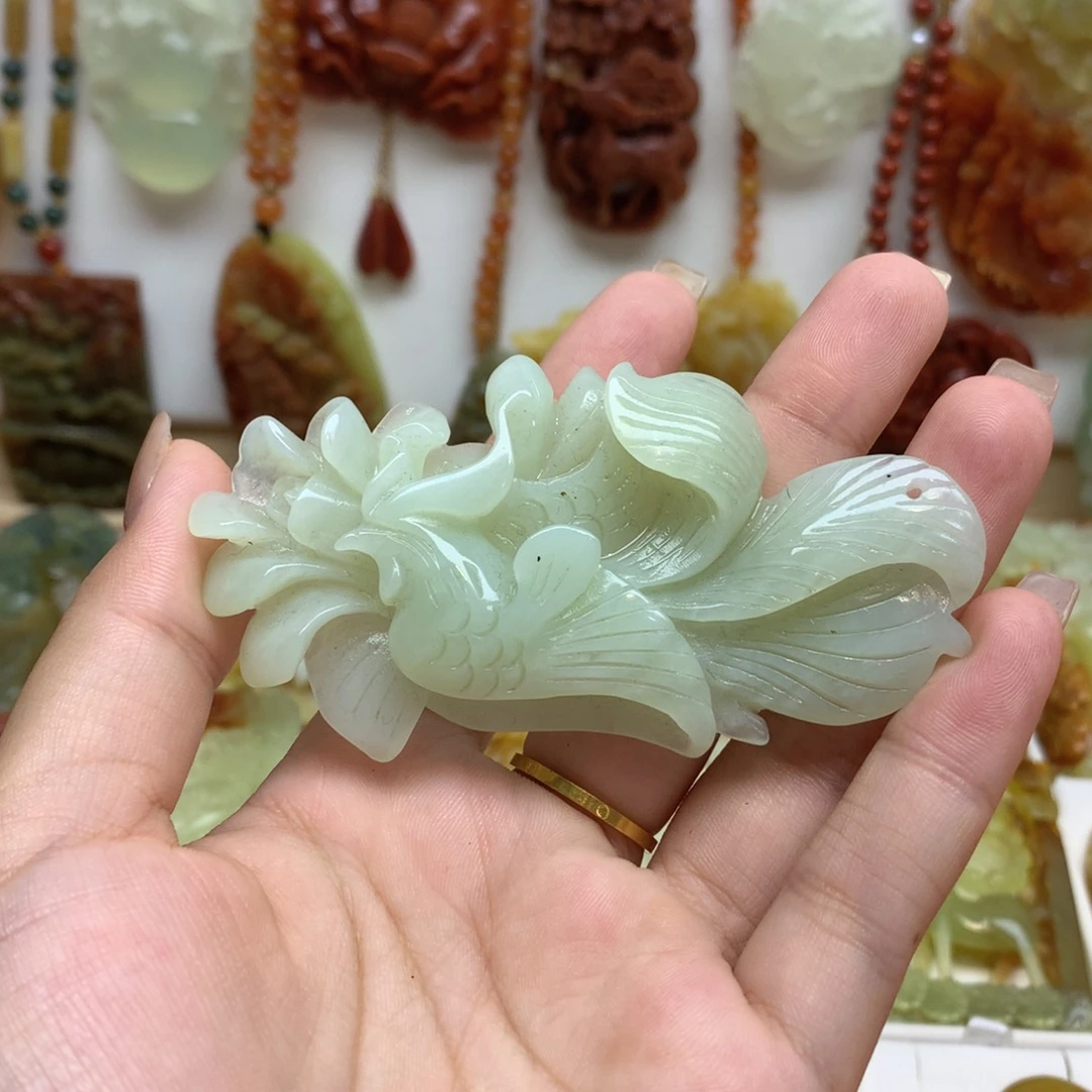 蛇纹石玉未镶嵌颈饰