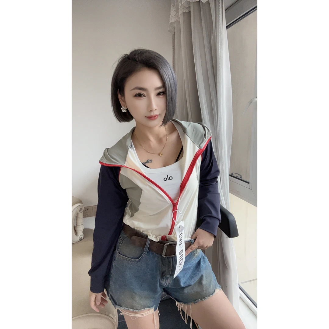 2025时尚撞色休闲百搭超薄高级感减龄连帽防晒外套