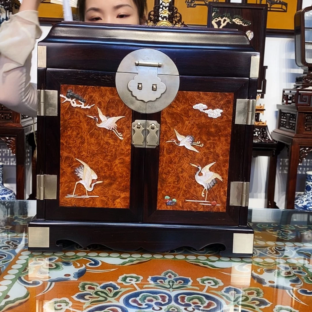 红酸枝木类成套家具百宝官皮箱
