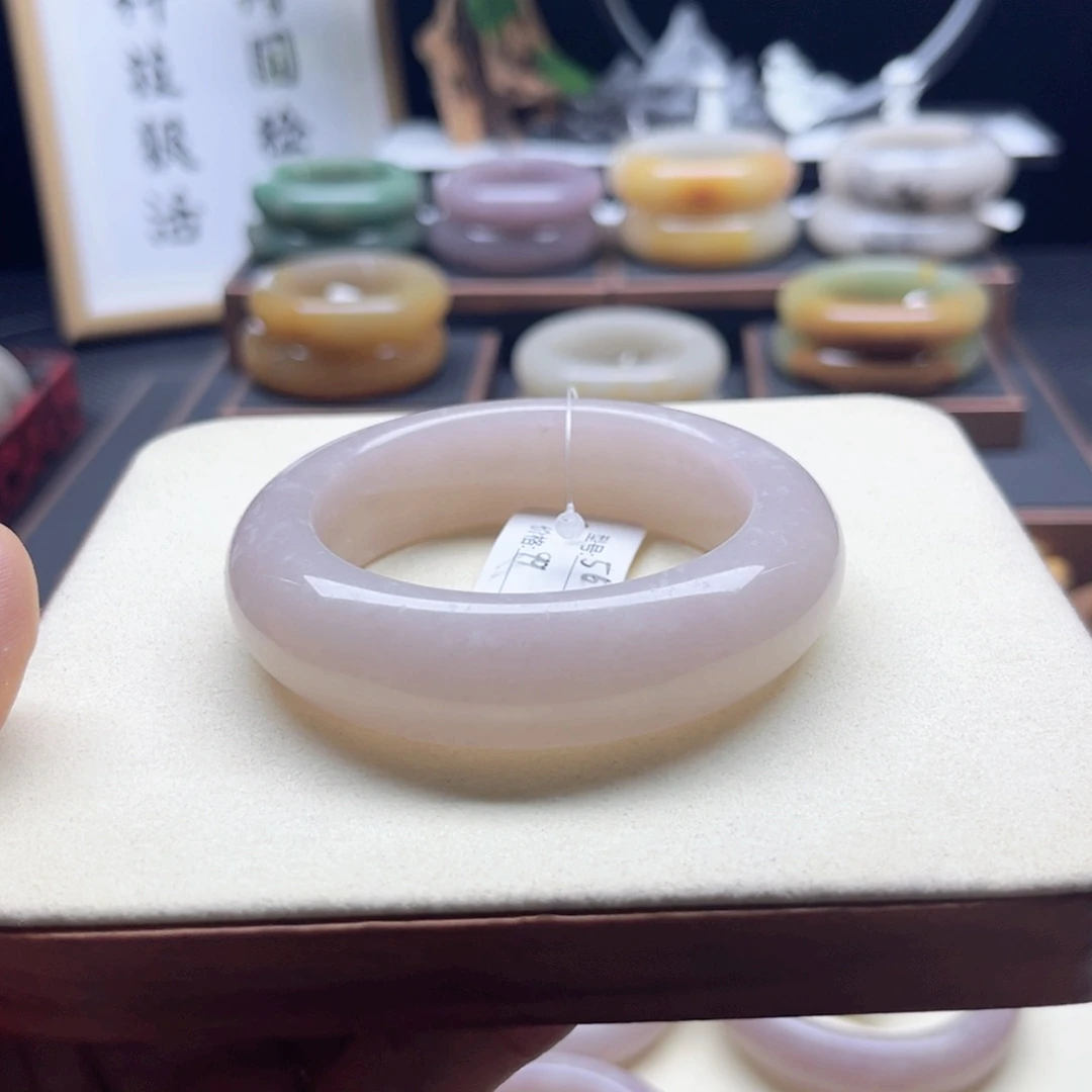 未镶嵌手镯石英质玉