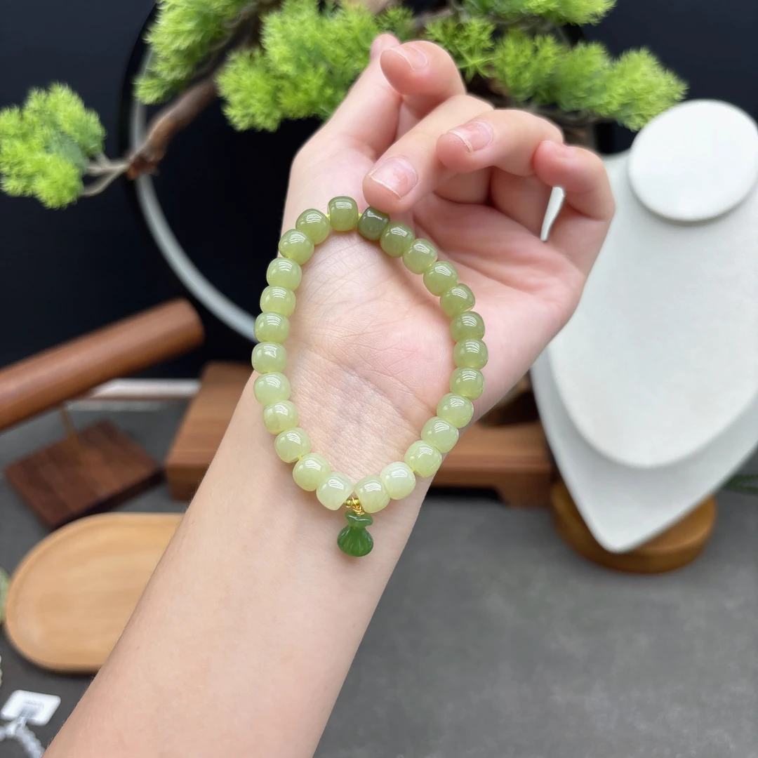 单圈新疆和田玉桶珠渐变卡8MM搭配18K金小钱袋福袋吊坠手串Y28199