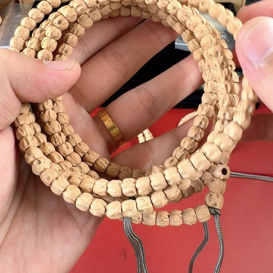 ****周柏香籽/百香籽吊坠两条