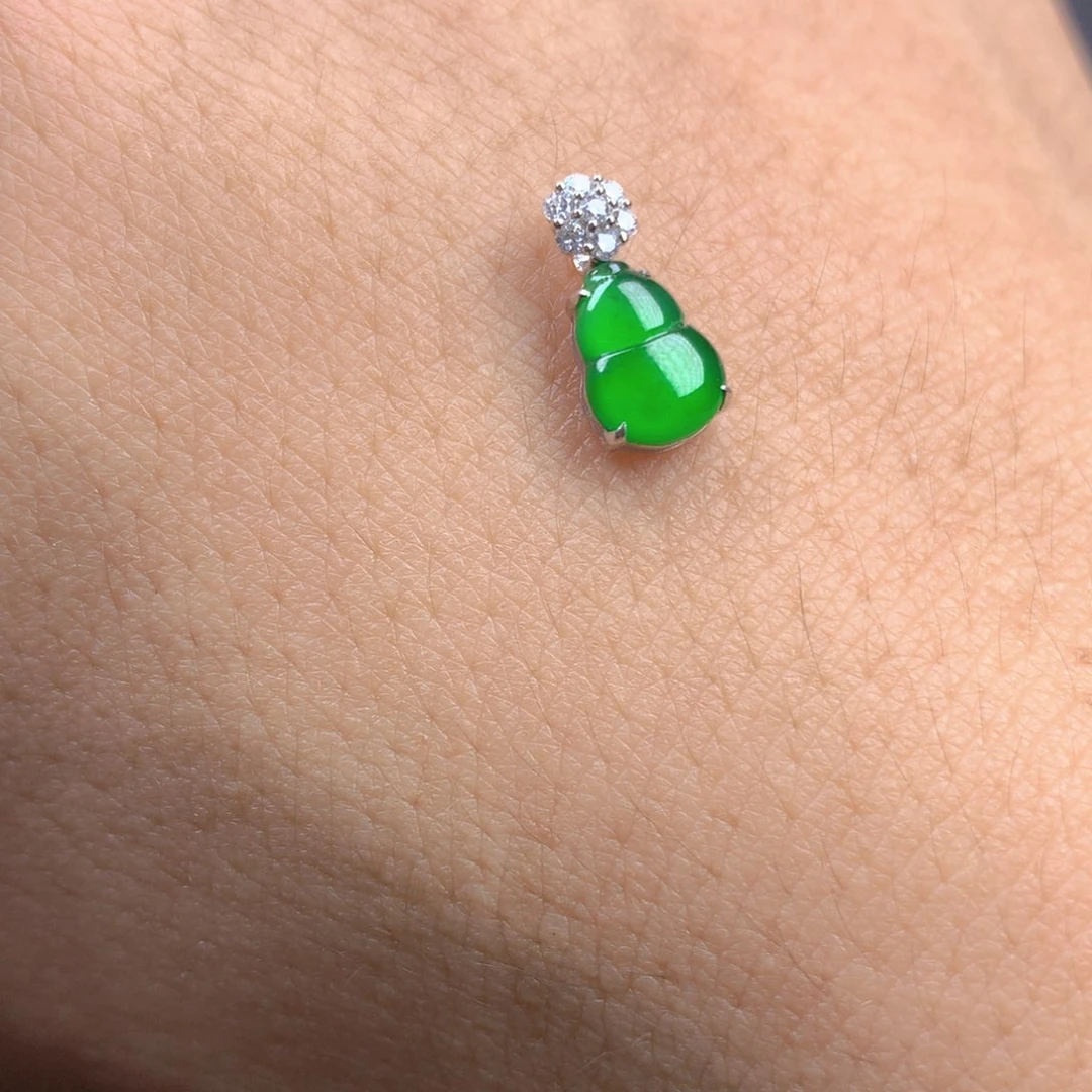 【闪购商品】颈饰18K金镶嵌翡翠翡翠