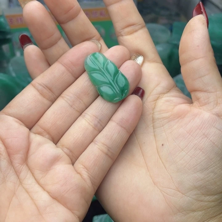 石英质玉颈饰未镶嵌