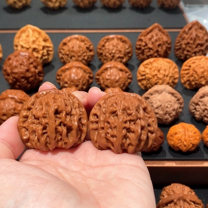 文玩核桃吊坠K**s盘龙虎头1318