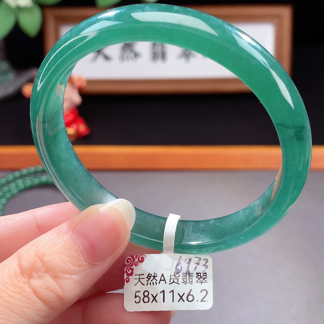 未镶嵌手镯（圆镯）翡翠