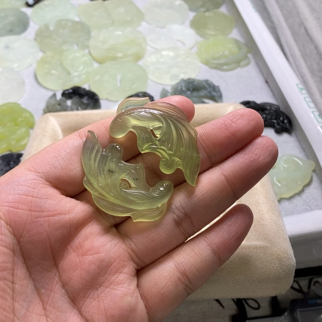 蛇纹石玉未镶嵌颈饰