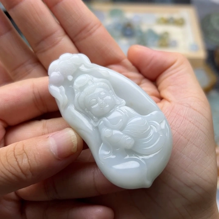 翡翠未镶嵌套链宝宝观音