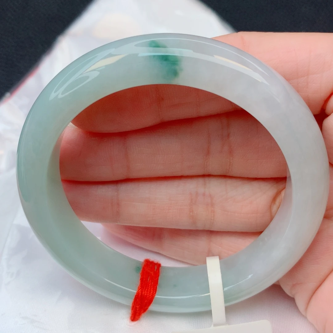 翡翠未镶嵌手镯54.5圈 细糯化绿底飘绿花