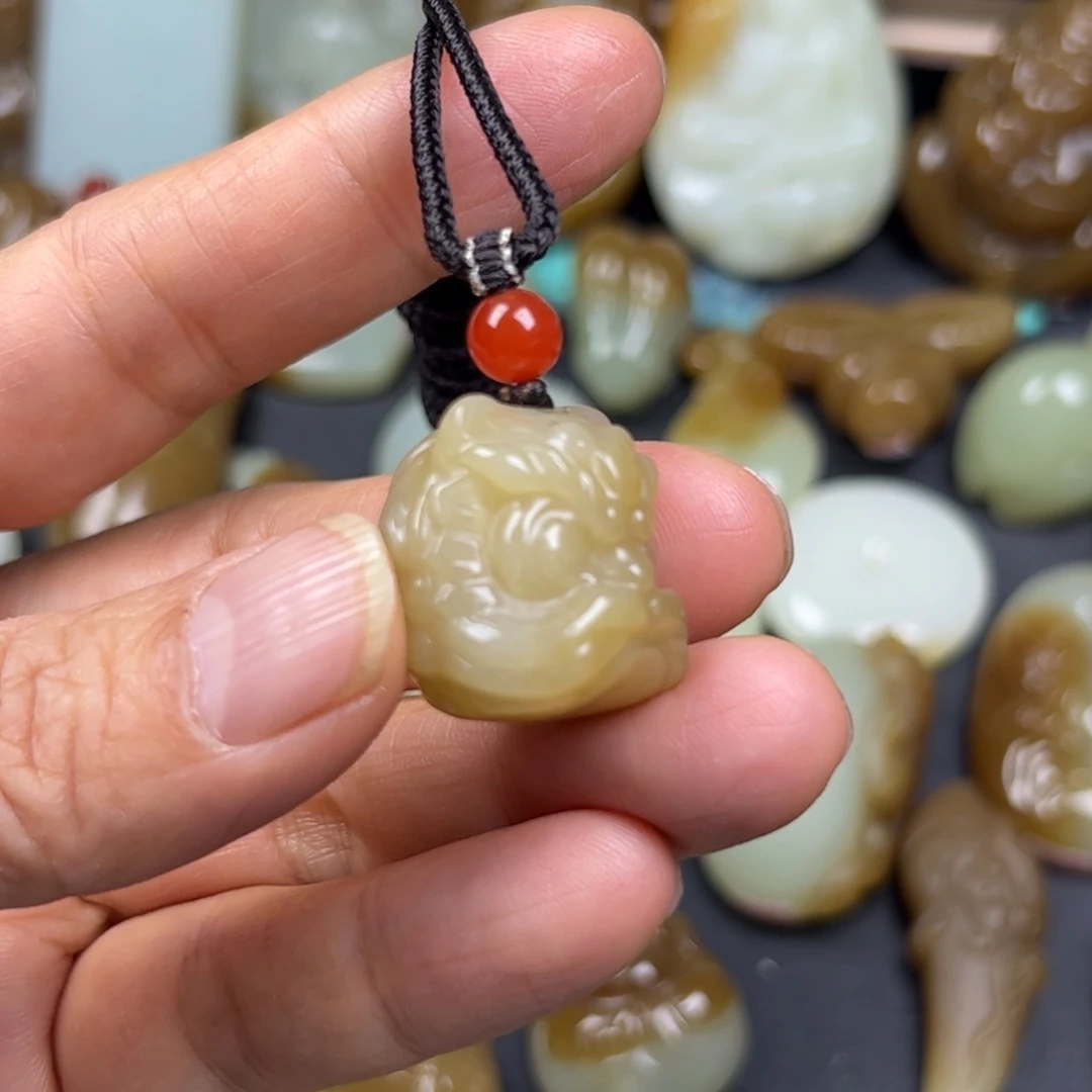和田玉（糖玉）未镶嵌颈饰