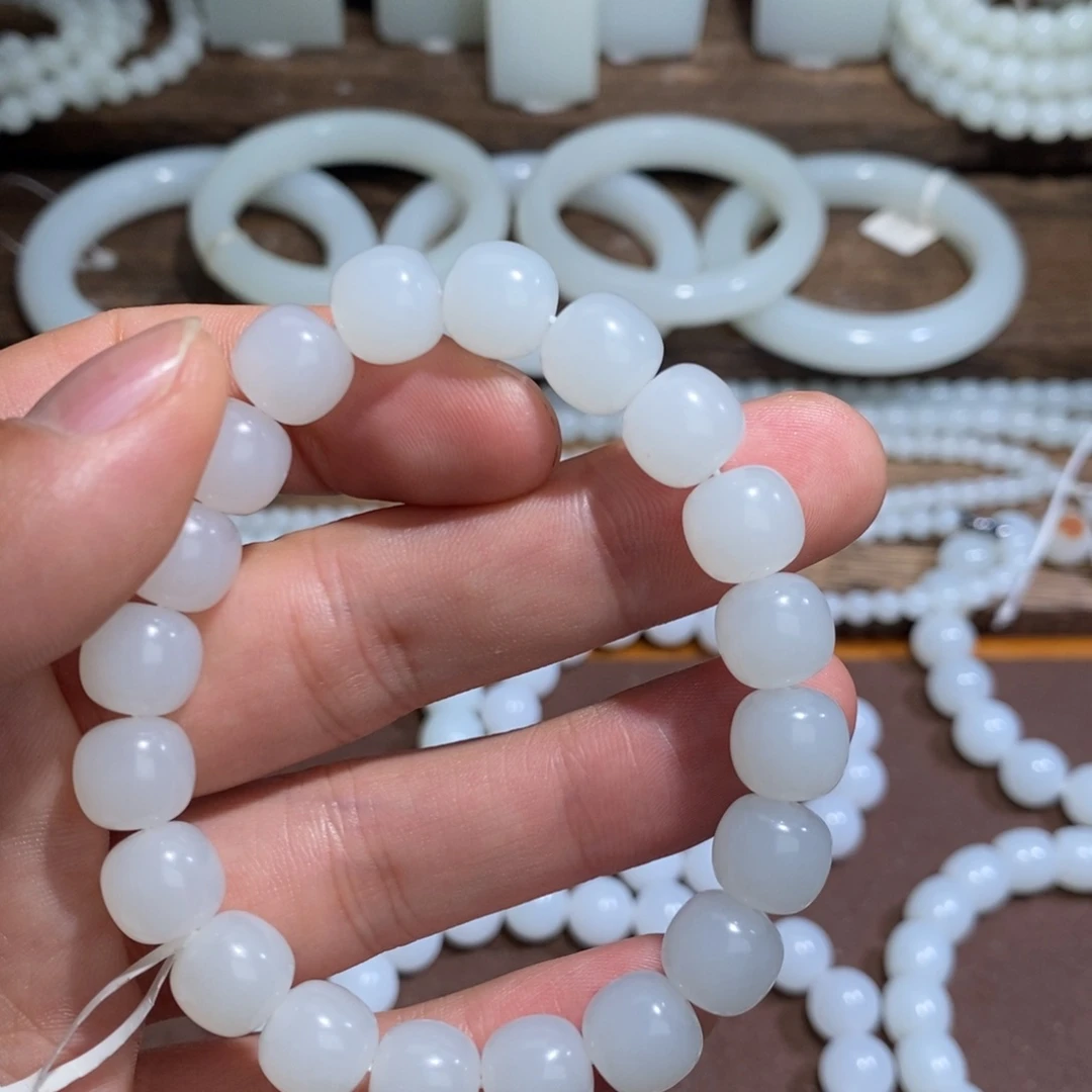 未镶嵌手链和田玉（糖玉）一级白一级细 9*10的老型