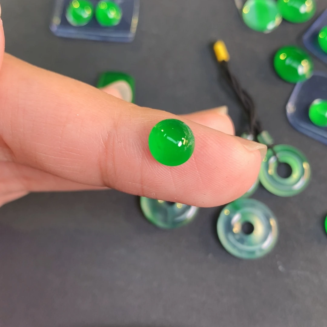 翡翠裸石7.06-6.96-4.0