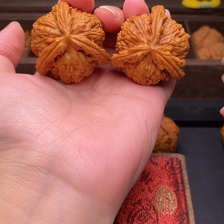 奶***蓝把件文玩核桃白奔