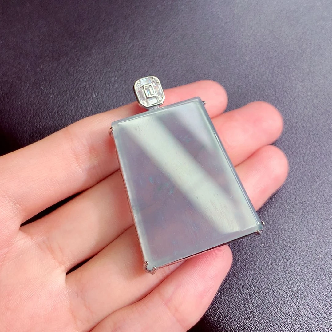 翡翠未镶嵌颈饰挂件
