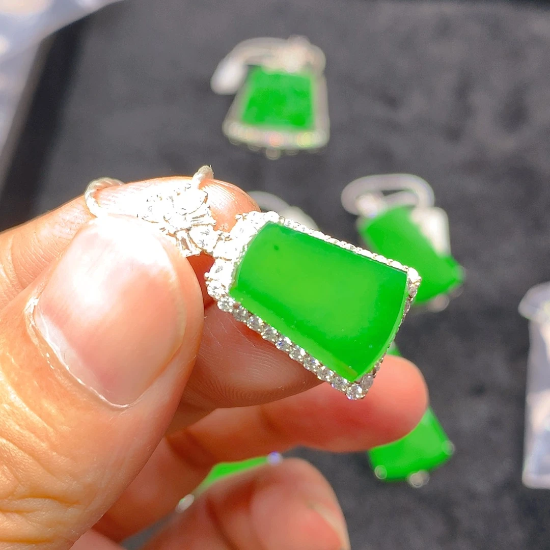 颈饰银S925镶嵌翡翠