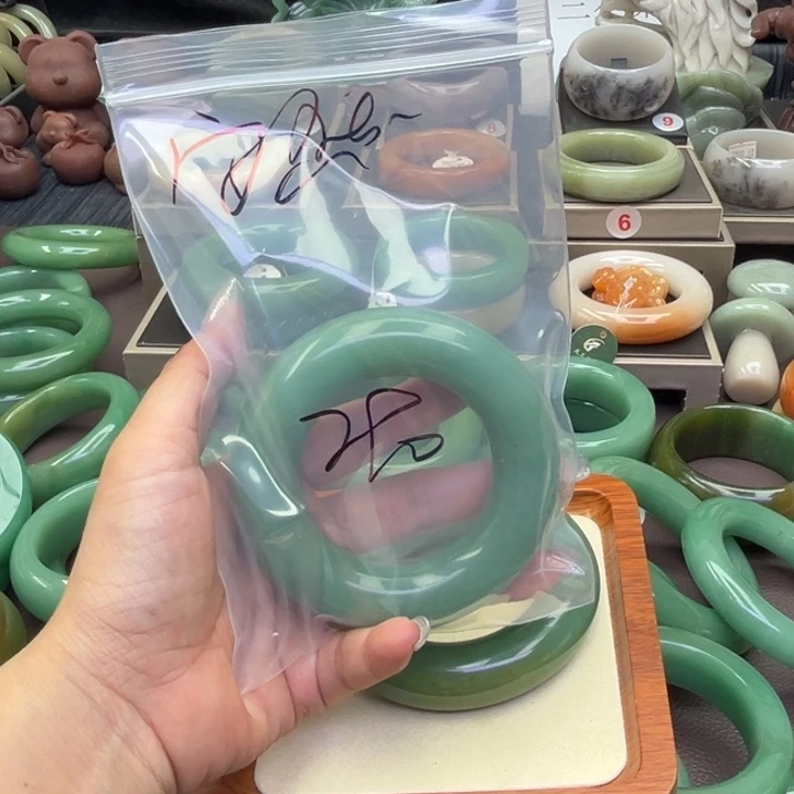 石英岩玉手镯未镶嵌浅**然