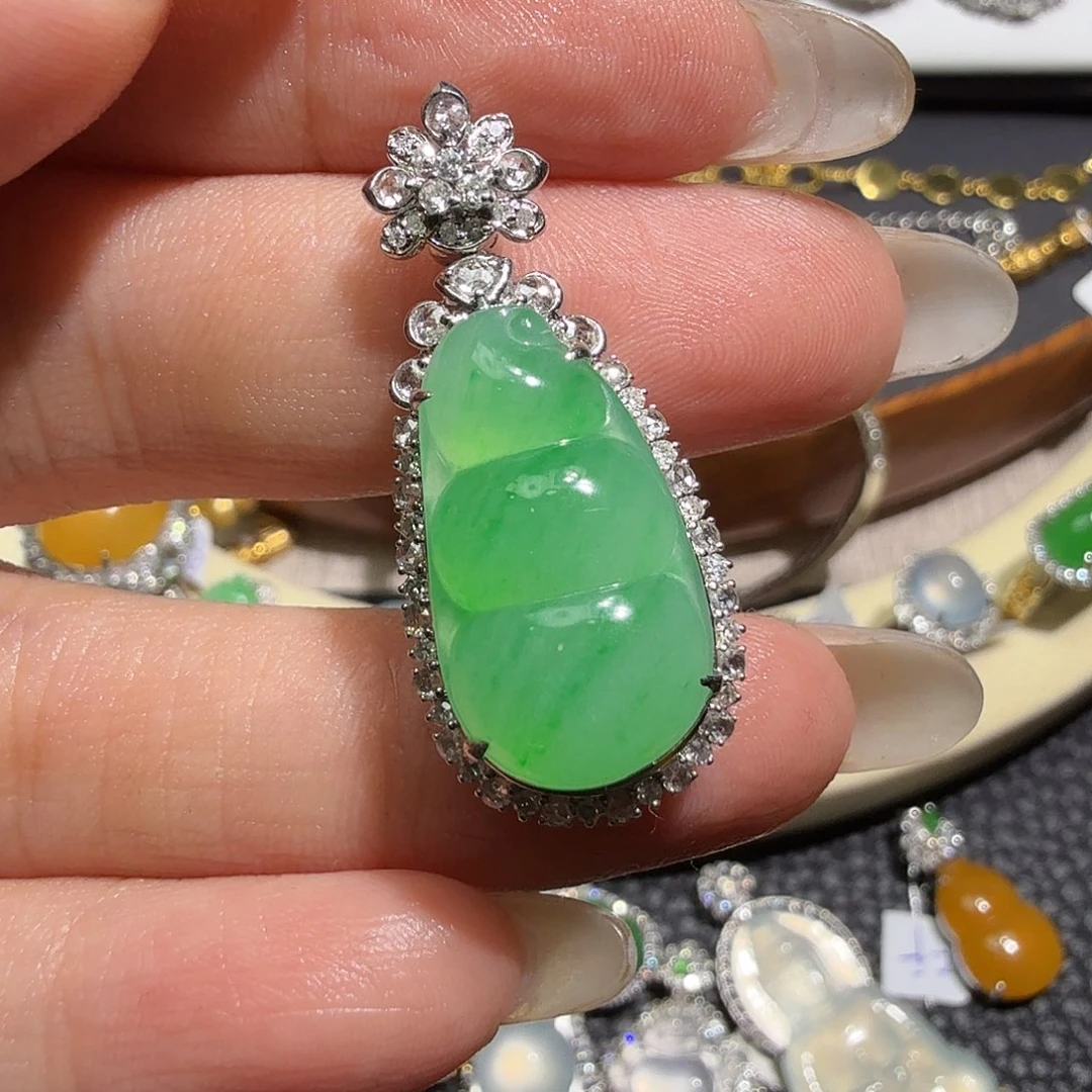 翡翠18K金镶嵌吊坠(不含链)?****~