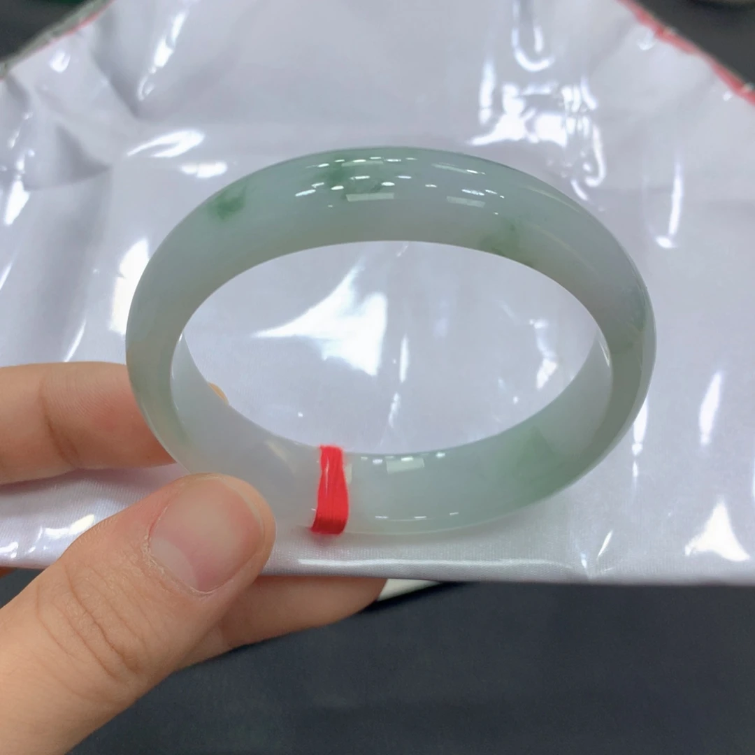 翡翠手镯未镶嵌翡翠3