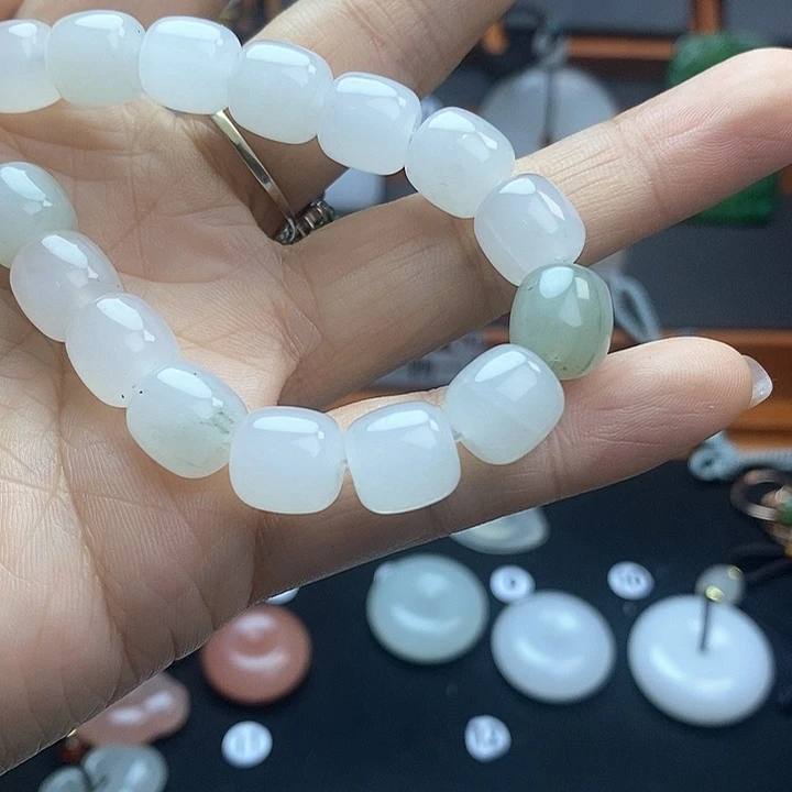 石英质玉颈饰未镶嵌