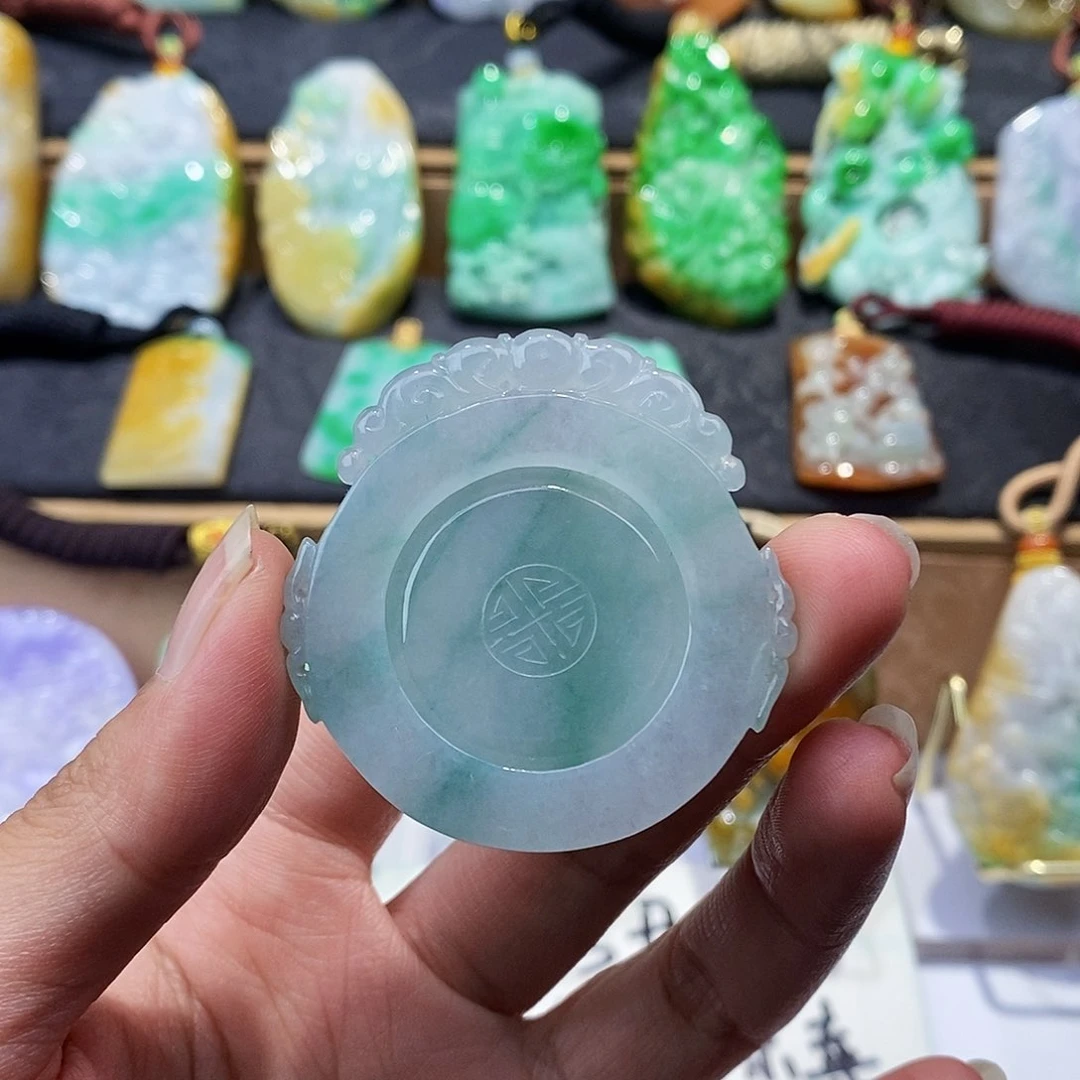 翡翠未镶嵌颈饰时来运转