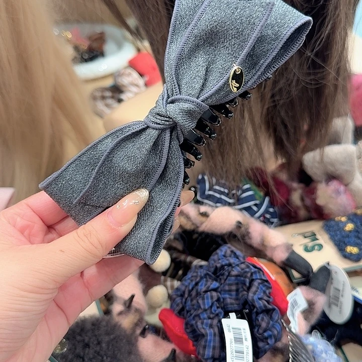 布艺非金属灰色蝴蝶结香蕉夹