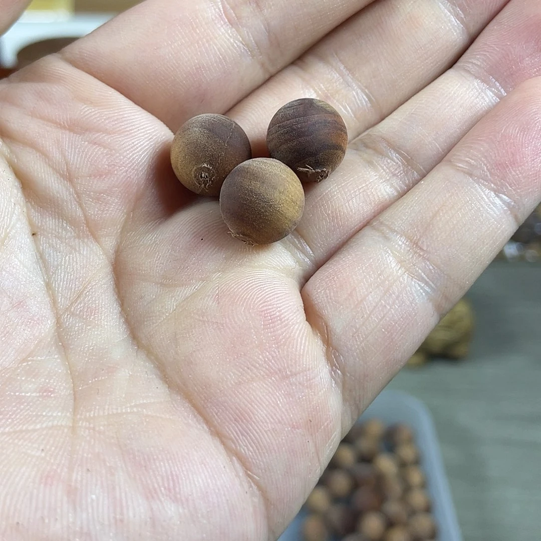 檀香木格*1.2满纹黑珍珠沉水级