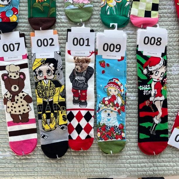 （三双包邮）AB版精品潮袜字母卡通秋季常规冬季中筒袜