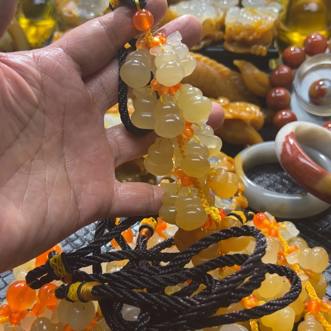石英质玉未镶嵌颈饰