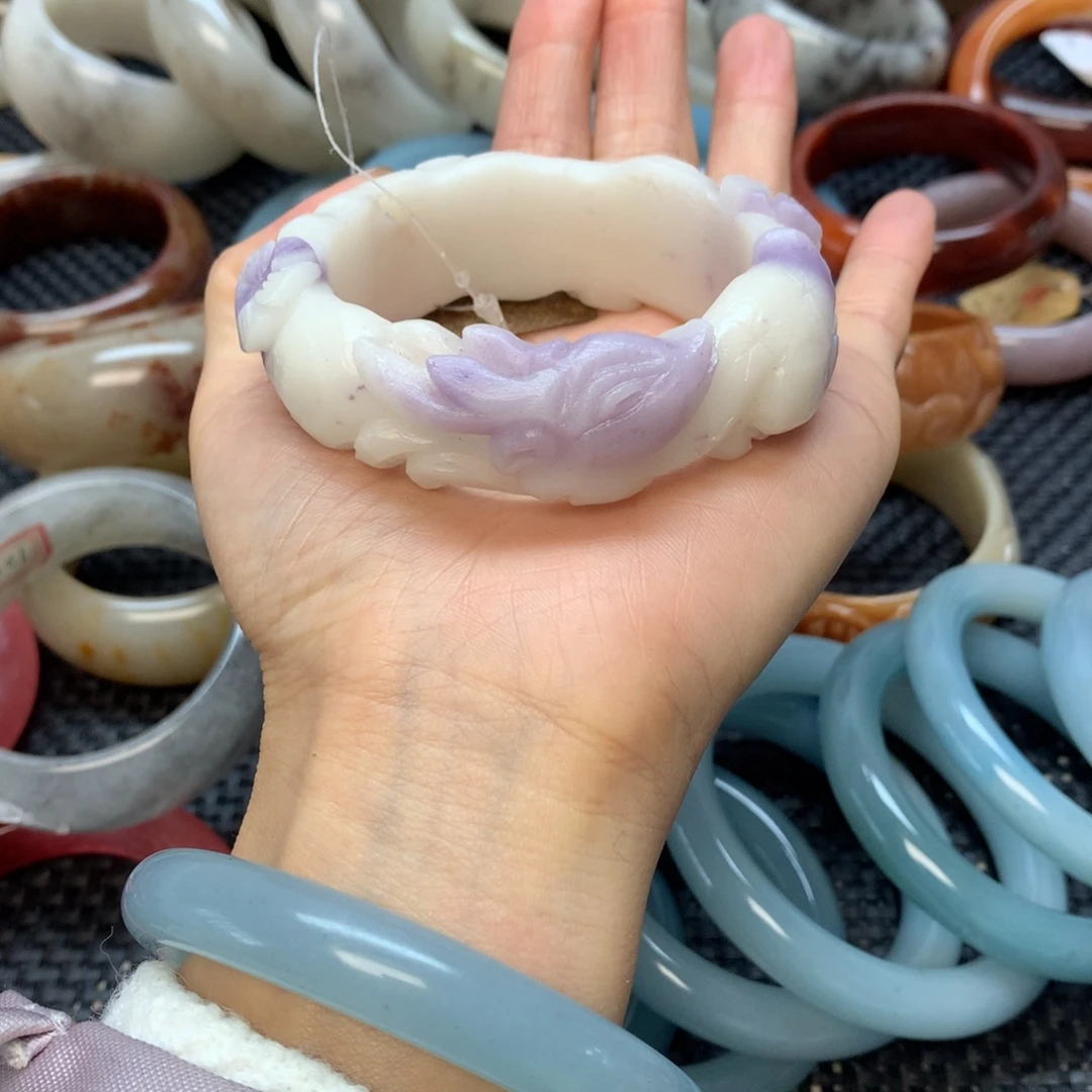 石英岩玉未镶嵌手镯紫白原石雕花