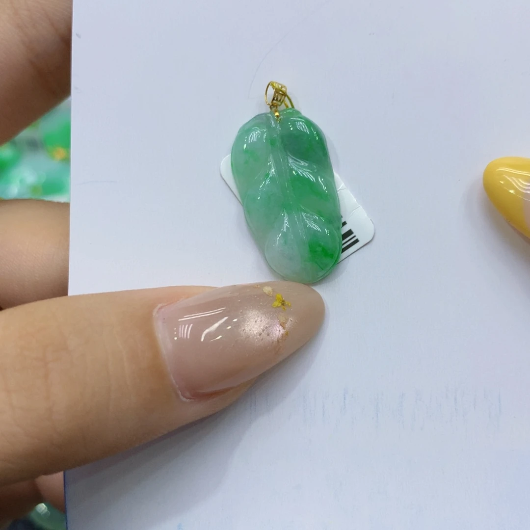 颈饰18K金镶嵌翡翠
